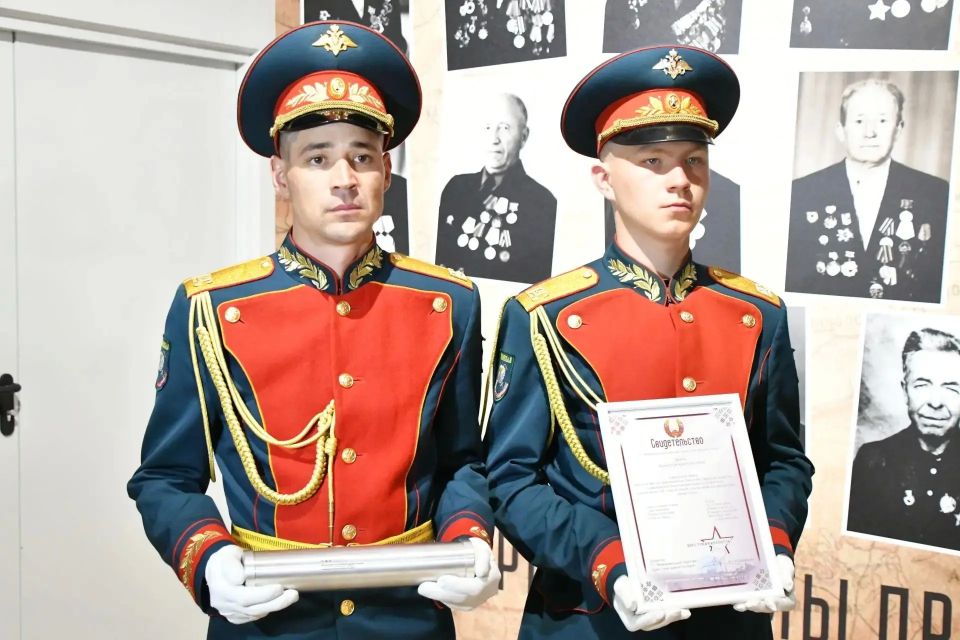 В Абакан доставили капсулу с землёй из Брестской крепости В Абакан доставили капсулу с землёй из Брестской крепости