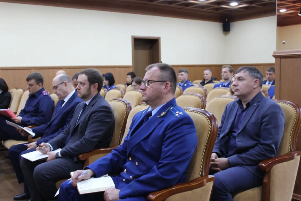 В прокуратуре Республики Хакасия под председательством первого заместителя прокурора республики Ана Антона Вячеславовича проведено заседание межведомственной рабочей группы по противодействию преступлениям в сфере экономики В прокуратуре Республики Хакасия под председательством первого заместителя прокурора республики Ана Антона Вячеславовича проведено заседание межведомственной рабочей группы по противодействию преступлениям в сфере экономики