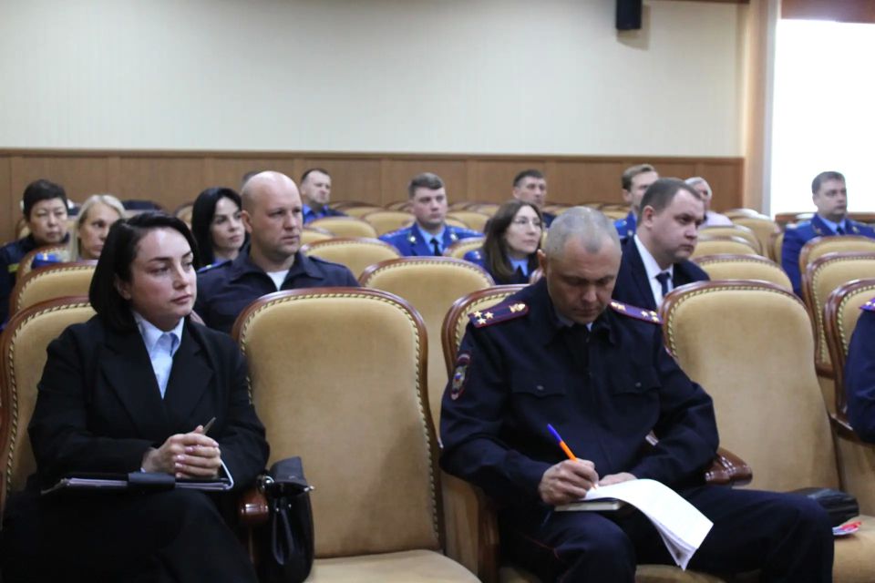 В прокуратуре Республики Хакасия под председательством первого заместителя прокурора республики Ана Антона Вячеславовича проведено заседание межведомственной рабочей группы по противодействию преступлениям в сфере экономики В прокуратуре Республики Хакасия под председательством первого заместителя прокурора республики Ана Антона Вячеславовича проведено заседание межведомственной рабочей группы по противодействию преступлениям в сфере экономики