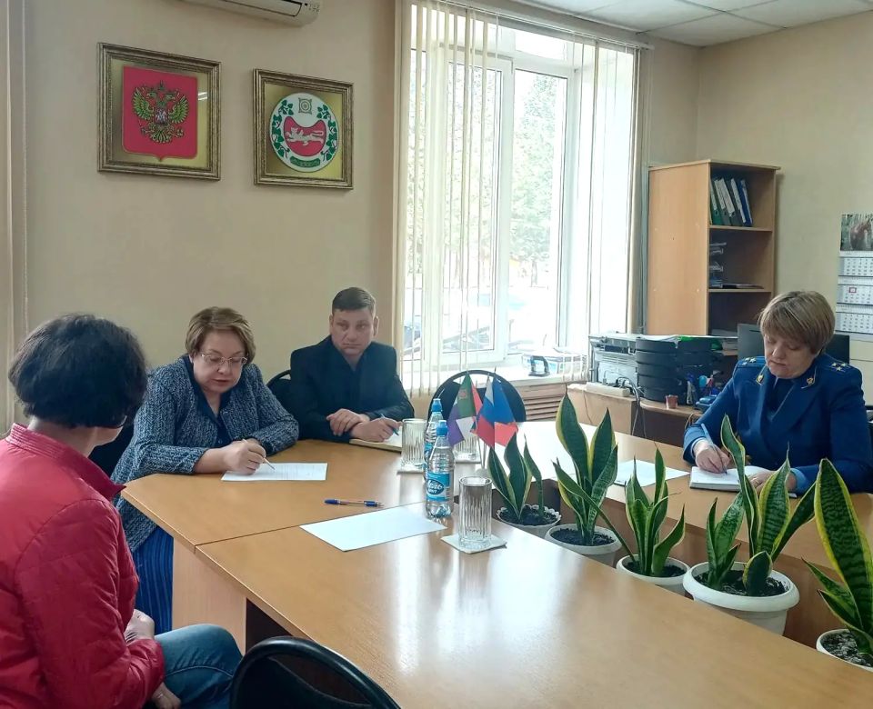 Прокурор г. Черногорска Светлана Гончаренко и Уполномоченный по правам ребенка в Республике Хакасия Ирина Ауль провели совместный прием жителей Черногорска