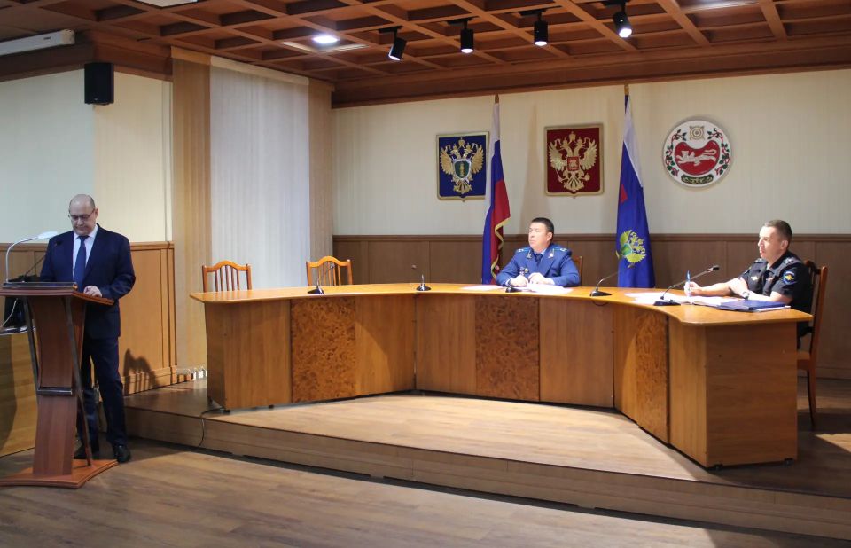 В прокуратуре Республики Хакасия под председательством первого заместителя прокурора республики Ана Антона Вячеславовича проведено заседание межведомственной рабочей группы по противодействию преступлениям в сфере экономики В прокуратуре Республики Хакасия под председательством первого заместителя прокурора республики Ана Антона Вячеславовича проведено заседание межведомственной рабочей группы по противодействию преступлениям в сфере экономики