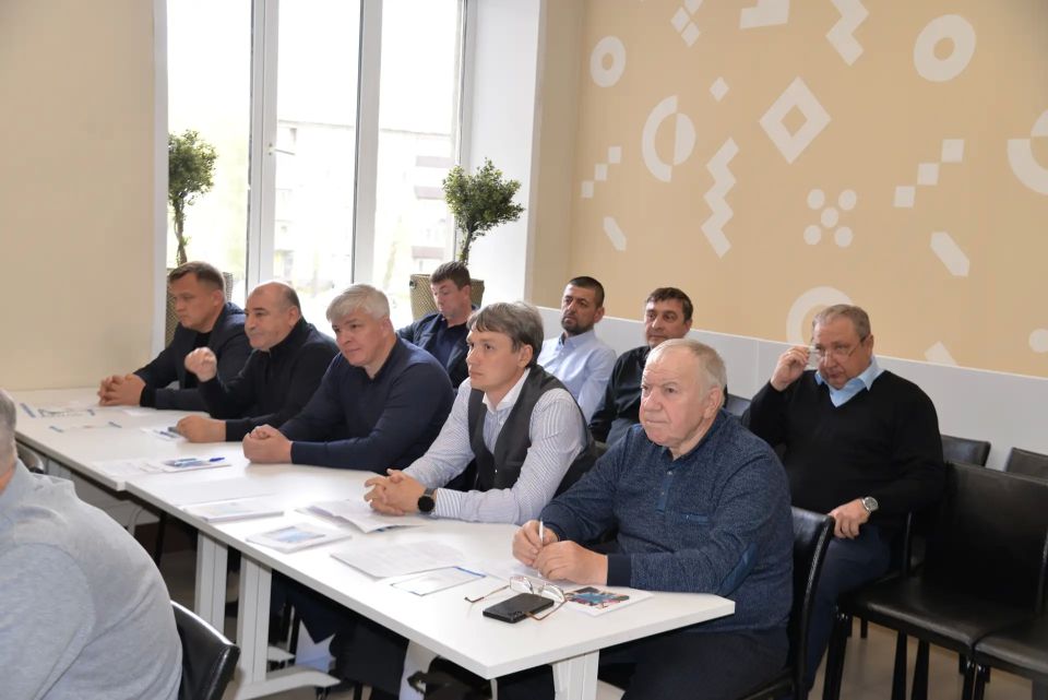 МВД по Республике Хакасия инициировало проведение рабочей встречи с работодателями и представителями этнических организаций региона с целью разъяснения требований миграционного законодательства МВД по Республике Хакасия инициировало проведение рабочей встречи с работодателями и представителями этнических организаций региона с целью разъяснения требований миграционного законодательства