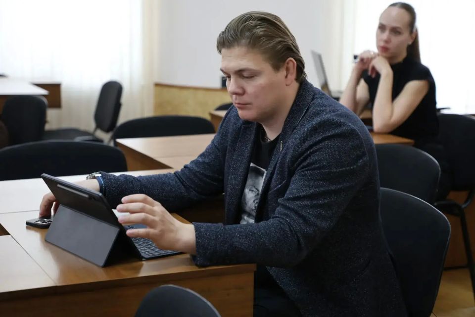 Эксперты парламента обсудили, как уберечь студентов и школьников от цифрового обмана летом Эксперты парламента обсудили, как уберечь студентов и школьников от цифрового обмана летом