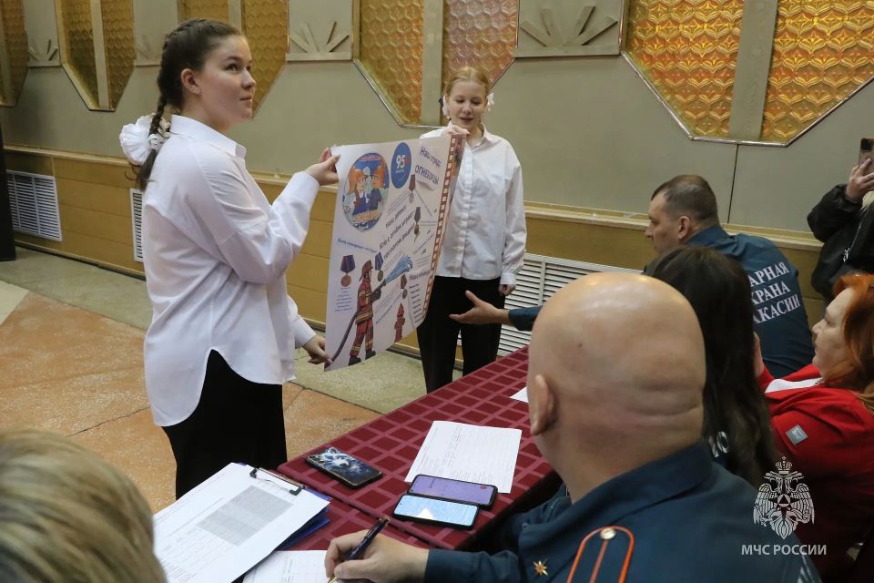 Юные пожарные Хакасии определили сильнейшего! Юные пожарные Хакасии определили сильнейшего!
