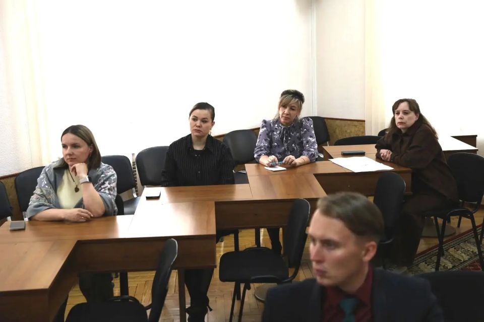 Эксперты парламента обсудили, как уберечь студентов и школьников от цифрового обмана летом Эксперты парламента обсудили, как уберечь студентов и школьников от цифрового обмана летом