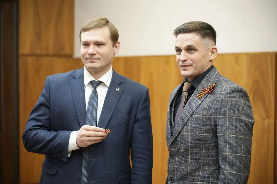 Глава Хакасии встретился с начальником штаба реготделения движения "Юнармия" Глава Хакасии встретился с начальником штаба реготделения движения "Юнармия"
