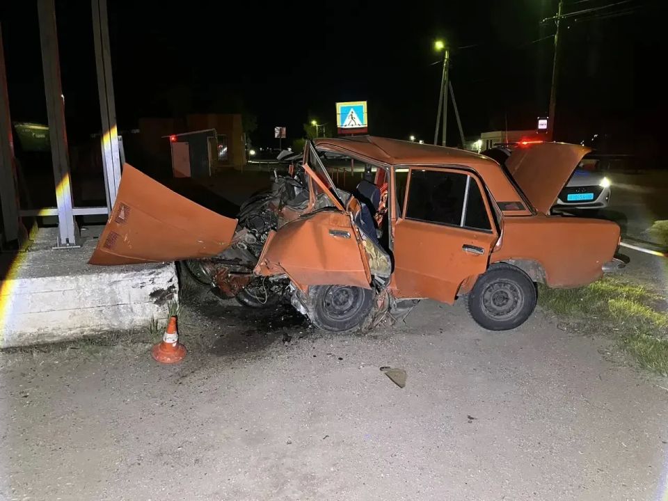 В Ширинском районе пьяный бесправник разбился на "Жигулях" В Ширинском районе пьяный бесправник разбился на "Жигулях"