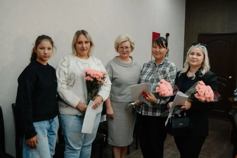 В Усть-Абаканском районе трое новоселов — дети-сироты получили ключи от новых квартир
