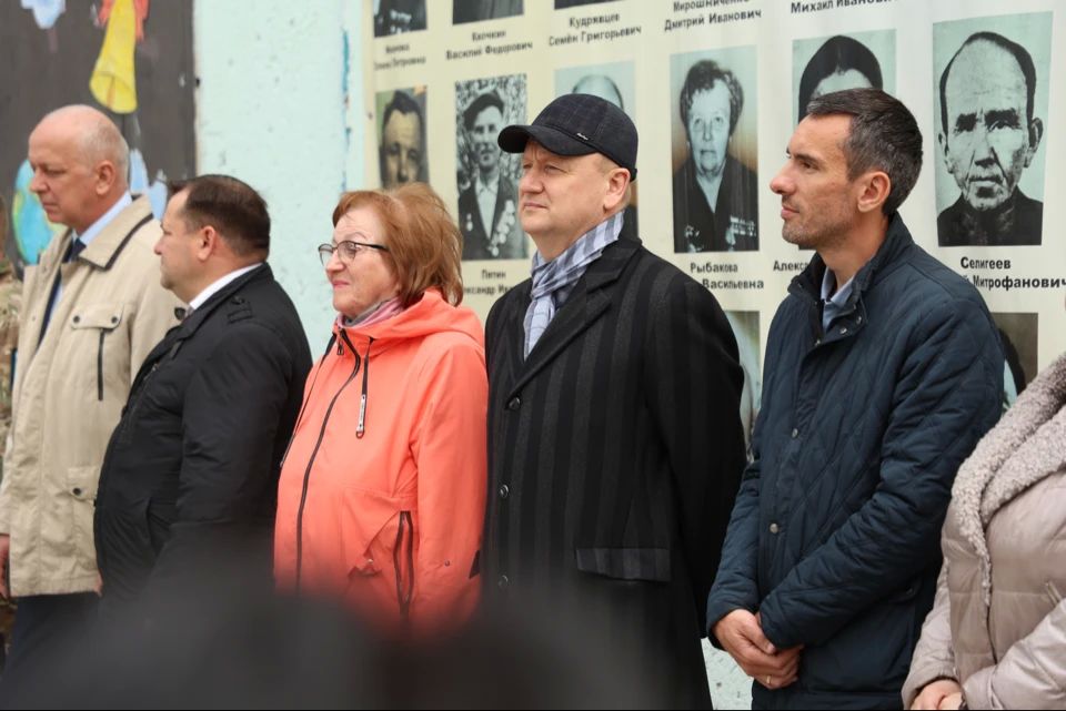 Депутаты Верховного Совета Хакасии поздравили выпускников республиканских школ с последним звонком Депутаты Верховного Совета Хакасии поздравили выпускников республиканских школ с последним звонком