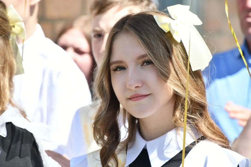 Глава Хакасии поздравил выпускников республики с окончанием школы Глава Хакасии поздравил выпускников республики с окончанием школы
