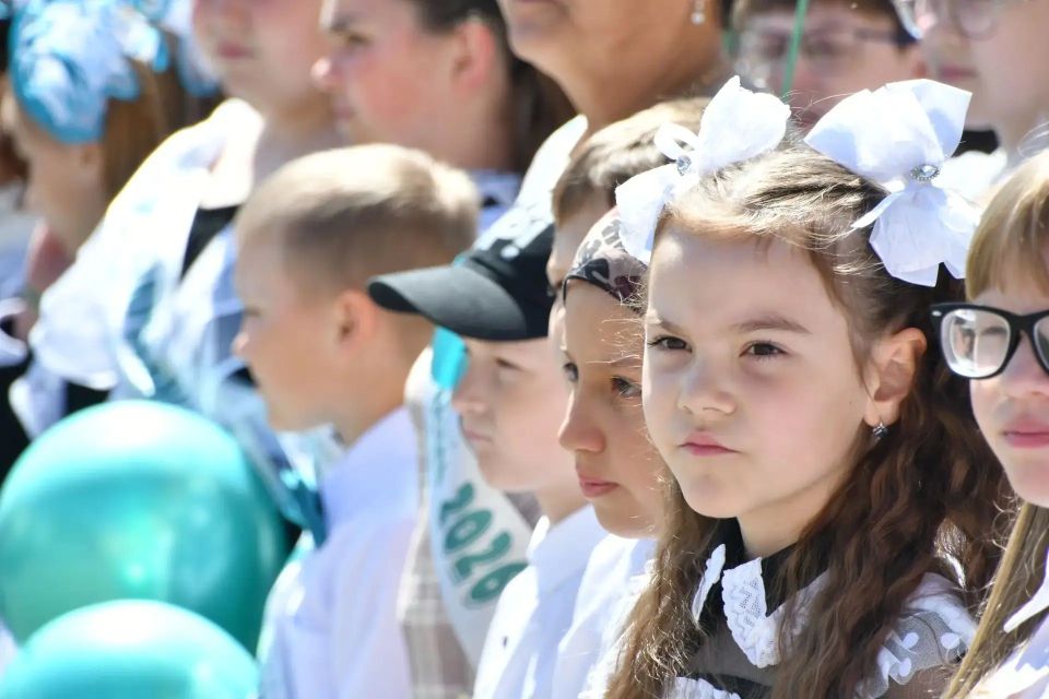 Глава Хакасии поздравил выпускников республики с окончанием школы Глава Хакасии поздравил выпускников республики с окончанием школы