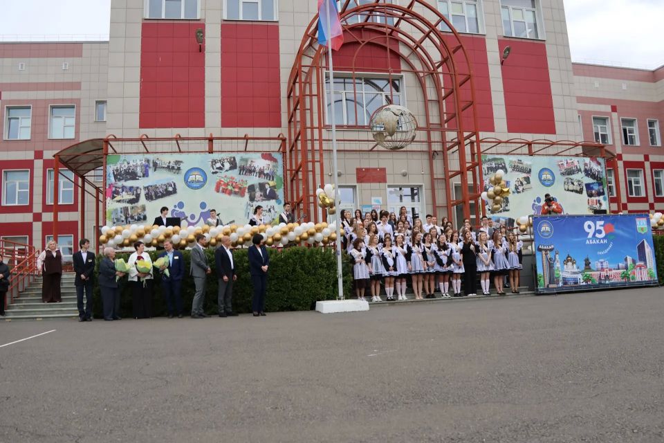 Алексей Лемин: Дорогие друзья! Сегодня у нас особый городской праздник: «Последний звонок» Алексей Лемин: Дорогие друзья! Сегодня у нас особый городской праздник: «Последний звонок»
