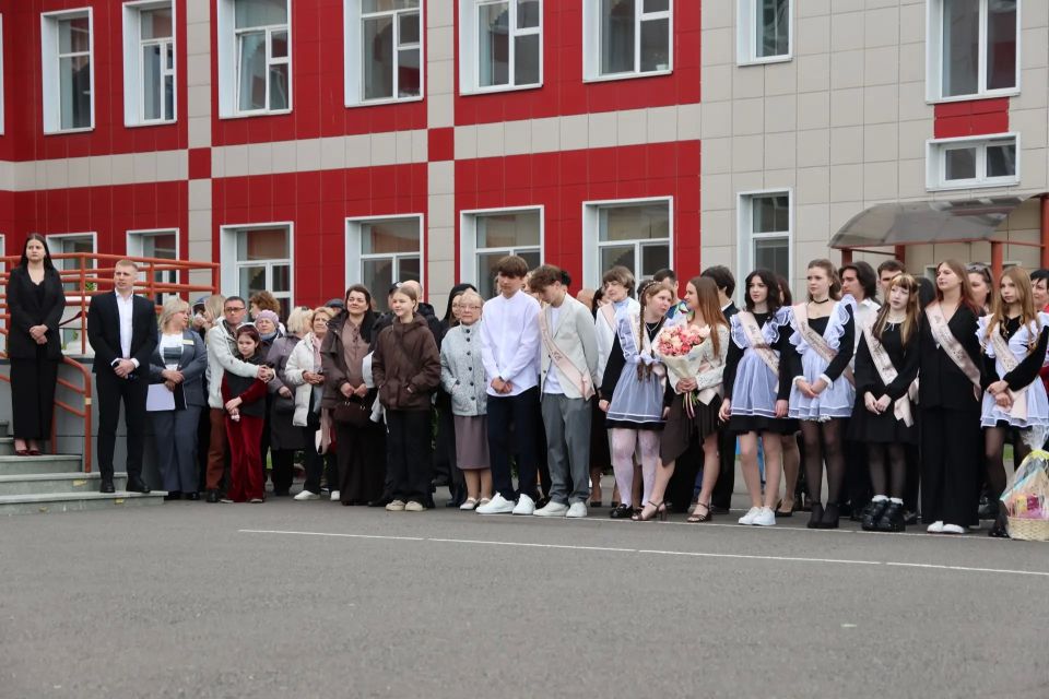 Алексей Лемин: Дорогие друзья! Сегодня у нас особый городской праздник: «Последний звонок» Алексей Лемин: Дорогие друзья! Сегодня у нас особый городской праздник: «Последний звонок»