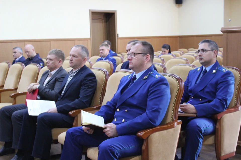 В прокуратуре Республики Хакасия под председательством первого заместителя прокурора республики Ана Антона Вячеславовича проведено заседание межведомственной рабочей группы по противодействию преступлениям, совершаемым... В прокуратуре Республики Хакасия под председательством первого заместителя прокурора республики Ана Антона Вячеславовича проведено заседание межведомственной рабочей группы по противодействию преступлениям, совершаемым...