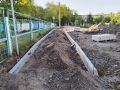 Нацпроект «Инфраструктура для жизни»: на территории возле детского сада «Росинка» подрядчик – ООО «Сибстрой» выполняет тротуар, обустроит водопоглощающий колодец и парковку