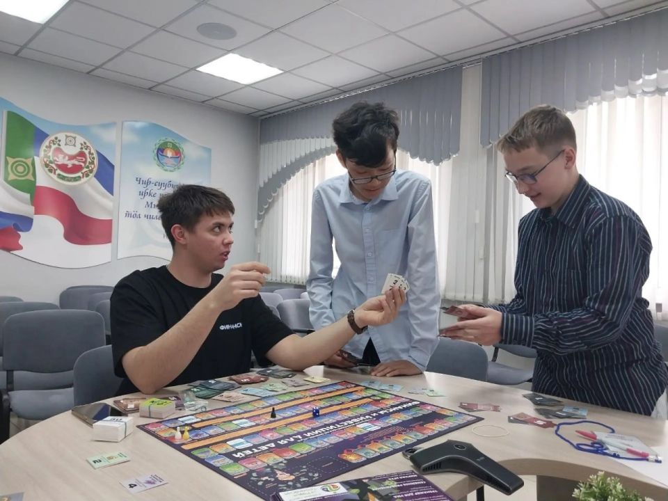Итоги проекта «Лаборатория финансовых игр»: студенты ХГУ научили школьников управлять финансами Итоги проекта «Лаборатория финансовых игр»: студенты ХГУ научили школьников управлять финансами