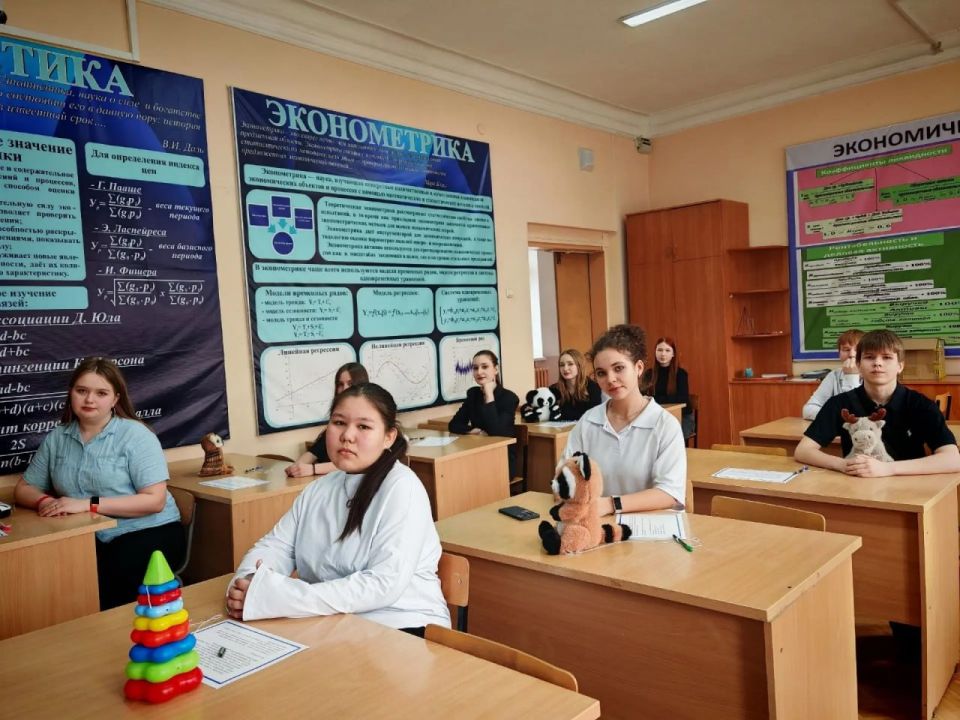 Итоги проекта «Лаборатория финансовых игр»: студенты ХГУ научили школьников управлять финансами Итоги проекта «Лаборатория финансовых игр»: студенты ХГУ научили школьников управлять финансами