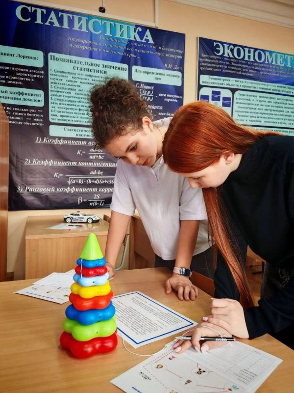 Итоги проекта «Лаборатория финансовых игр»: студенты ХГУ научили школьников управлять финансами Итоги проекта «Лаборатория финансовых игр»: студенты ХГУ научили школьников управлять финансами