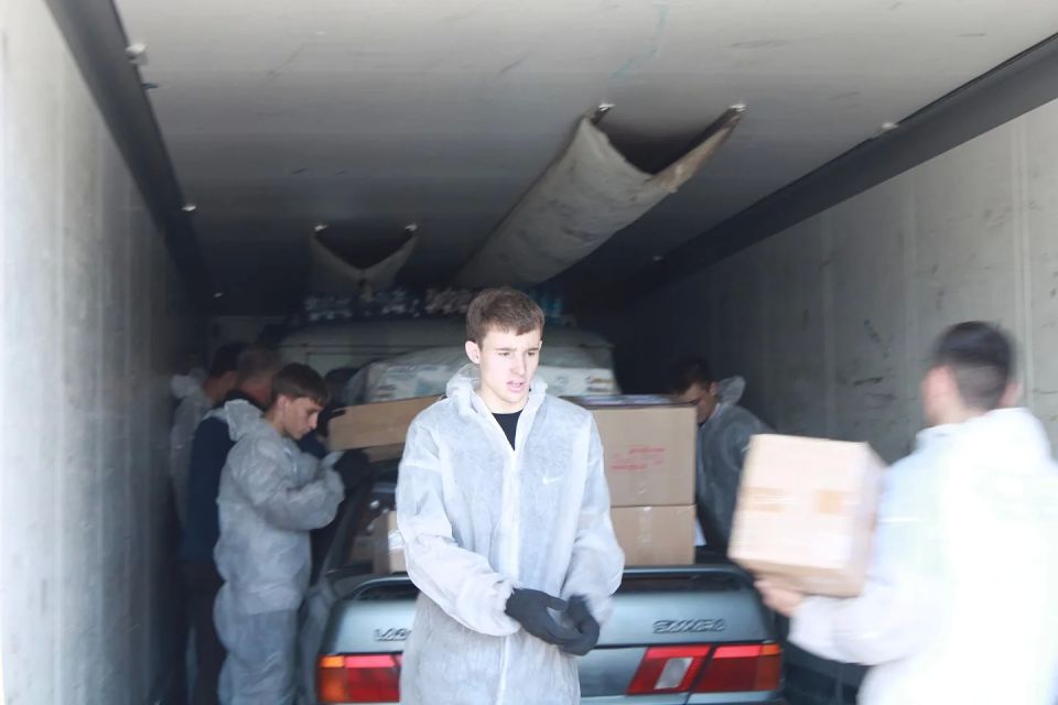 Из Хакасии отправлена новая партия гуманитарного груза для бойцов СВО и гражданам подшефных населенных пунктов ЛНР и ДНР Из Хакасии отправлена новая партия гуманитарного груза для бойцов СВО и гражданам подшефных населенных пунктов ЛНР и ДНР