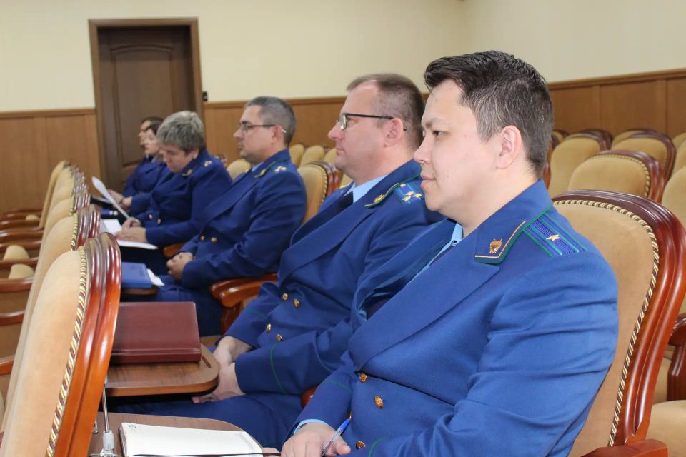 В прокуратуре Республики Хакасия в рамках заседания коллегии обсудили состояние законности в сфере охраны атмосферного воздуха В прокуратуре Республики Хакасия в рамках заседания коллегии обсудили состояние законности в сфере охраны атмосферного воздуха