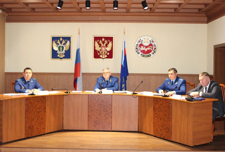 В прокуратуре Республики Хакасия в рамках заседания коллегии обсудили состояние законности в сфере охраны атмосферного воздуха В прокуратуре Республики Хакасия в рамках заседания коллегии обсудили состояние законности в сфере охраны атмосферного воздуха