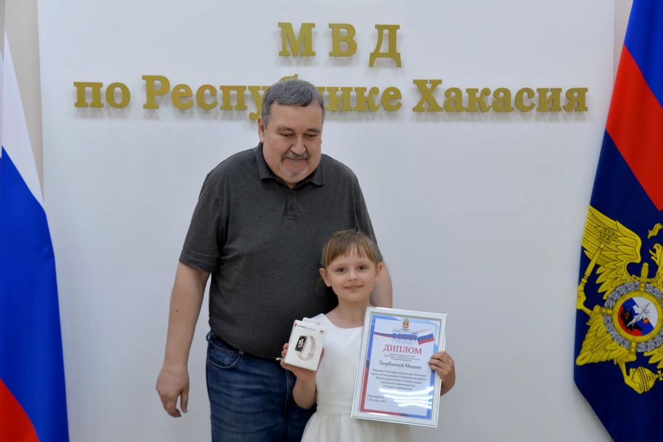 Общественный совет при МВД по Республике Хакасия наградил победителей регионального этапа Всероссийского конкурса детского творчества «Полицейский Дядя Стёпа» Общественный совет при МВД по Республике Хакасия наградил победителей регионального этапа Всероссийского конкурса детского творчества «Полицейский Дядя Стёпа»