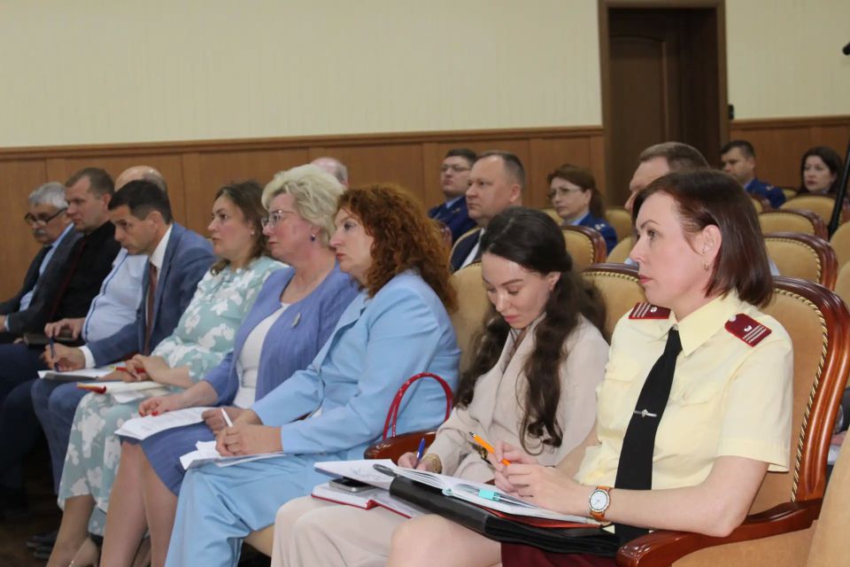 В прокуратуре Республики Хакасия в рамках заседания коллегии обсудили состояние законности в сфере охраны атмосферного воздуха В прокуратуре Республики Хакасия в рамках заседания коллегии обсудили состояние законности в сфере охраны атмосферного воздуха