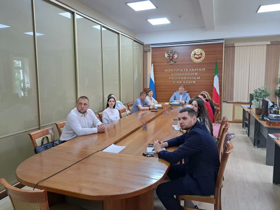 Совсем скоро начнется главное политической событие этого года - выборы депутатов Государственной Думы России Совсем скоро начнется главное политической событие этого года - выборы депутатов Государственной Думы России