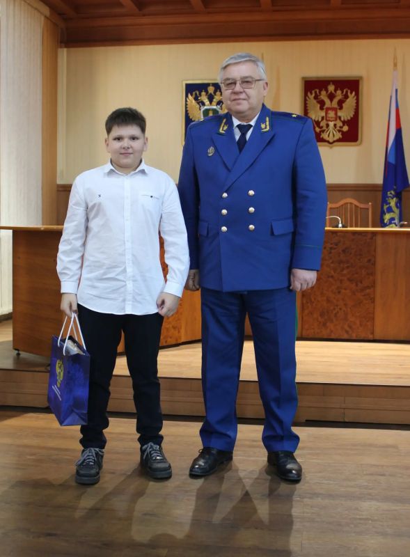 В прокуратуре Республики Хакасия подведены итоги творческого конкурса, посвященного 81-ой годовщине Победы в Великой Отечественной войне, а также специальной военной операции В прокуратуре Республики Хакасия подведены итоги творческого конкурса, посвященного 81-ой годовщине Победы в Великой Отечественной войне, а также специальной военной операции