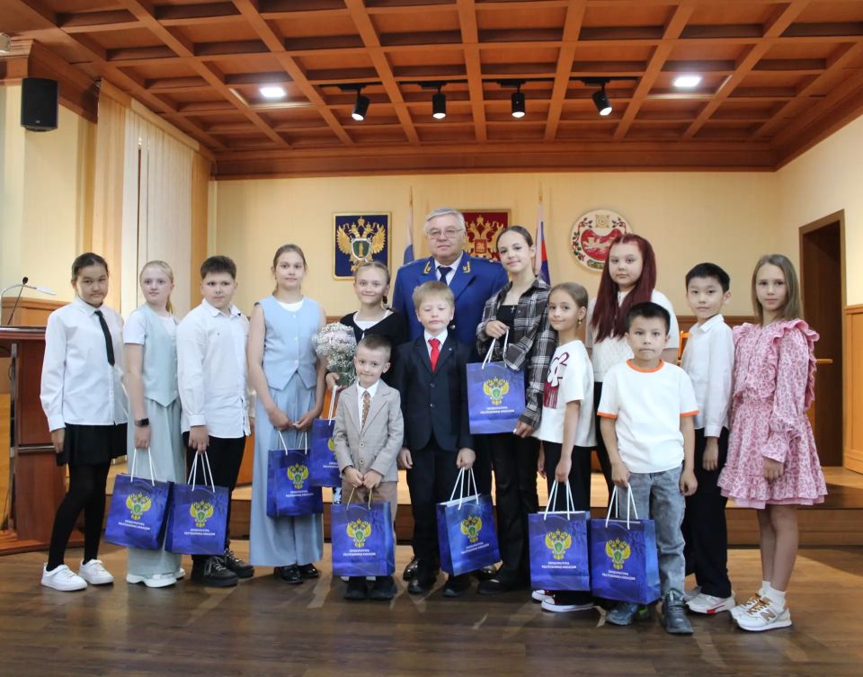 В прокуратуре Республики Хакасия подведены итоги творческого конкурса, посвященного 81-ой годовщине Победы в Великой Отечественной войне, а также специальной военной операции
