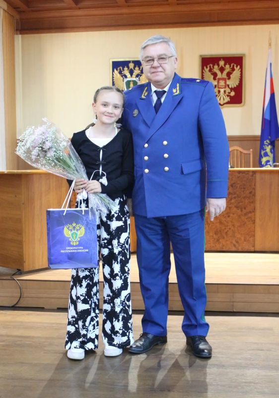 В прокуратуре Республики Хакасия подведены итоги творческого конкурса В прокуратуре Республики Хакасия подведены итоги творческого конкурса