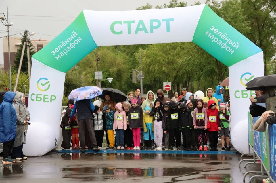 Несмотря на дождливую погоду, в минувшую субботу в столице Хакасии состоялся тринадцатый ежегодный «Зелёный марафон» от «Сбербанка» Несмотря на дождливую погоду, в минувшую субботу в столице Хакасии состоялся тринадцатый ежегодный «Зелёный марафон» от «Сбербанка»
