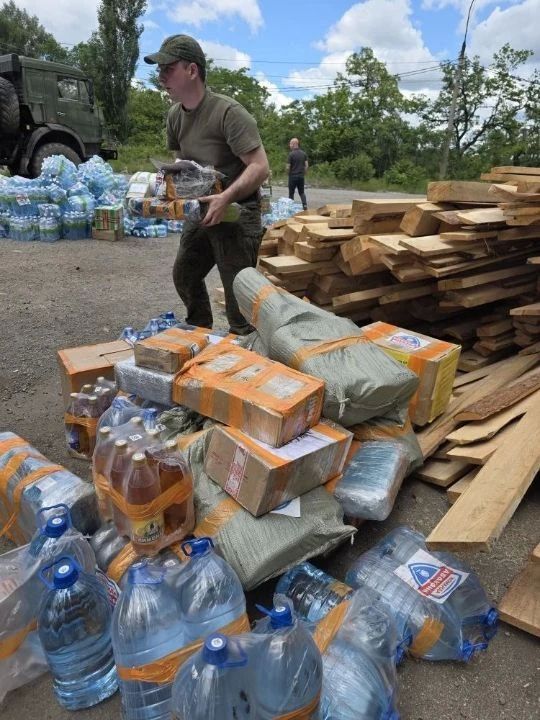Новый гуманитарный груз из Абакана доставили бойцам Новый гуманитарный груз из Абакана доставили бойцам