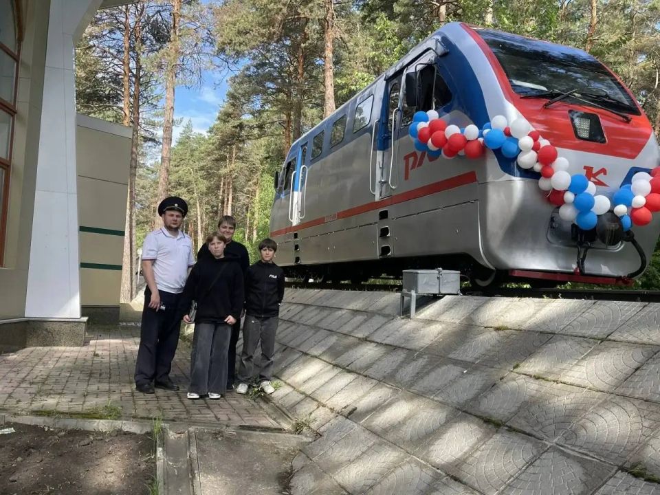 Безопасное лето начинается с улыбок: транспортная полиция Сибири провела профилактические мероприятия в День защиты детей Безопасное лето начинается с улыбок: транспортная полиция Сибири провела профилактические мероприятия в День защиты детей
