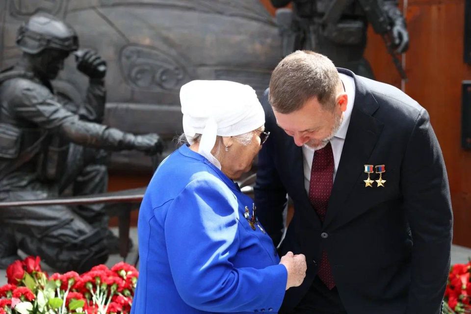 Дмитрий Саблин: У памятника «Каскадёрам павшим и живым» у Центрального штаба «Боевого братства» почтили память наших боевых товарищей Дмитрий Саблин: У памятника «Каскадёрам павшим и живым» у Центрального штаба «Боевого братства» почтили память наших боевых товарищей