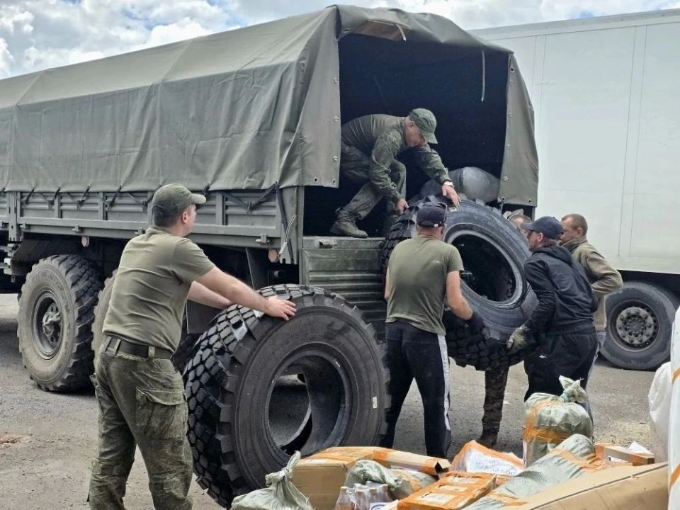 Новый гуманитарный груз из Абакана доставили бойцам Новый гуманитарный груз из Абакана доставили бойцам