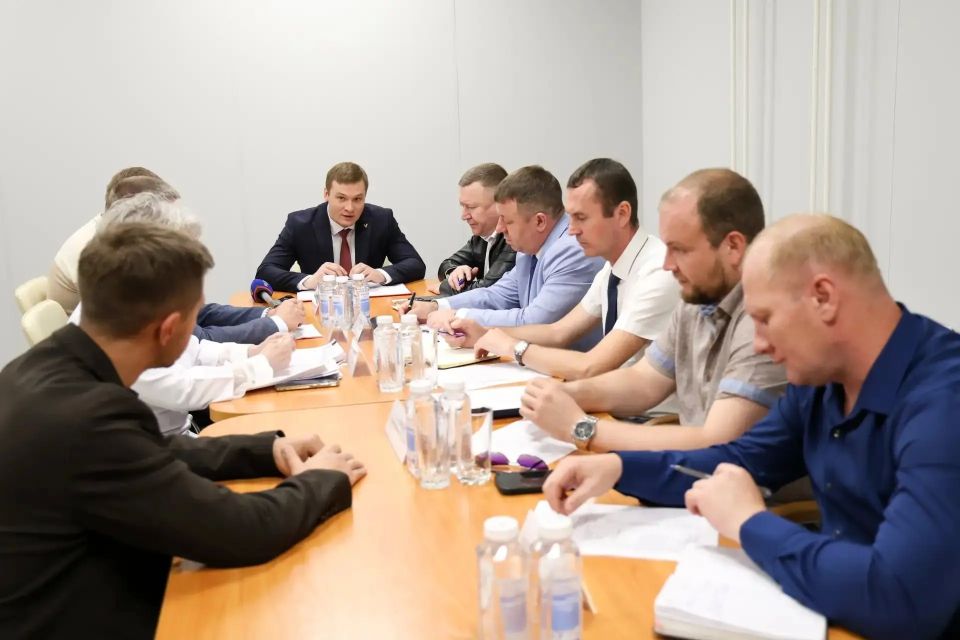 Глава Хакасии проверил строительство спортзала и нового стационара в Бограде Глава Хакасии проверил строительство спортзала и нового стационара в Бограде