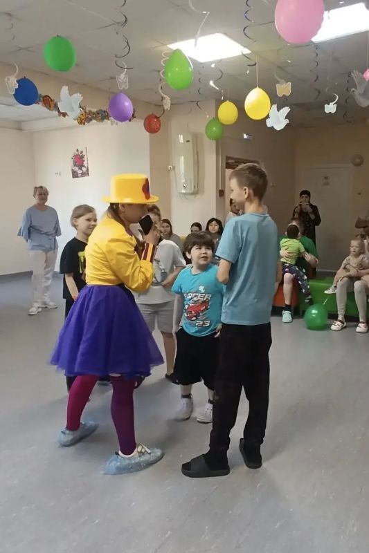 Замечательный праздник устроили волонтеры и предприниматели для пациентов детского стационара в Абакане
