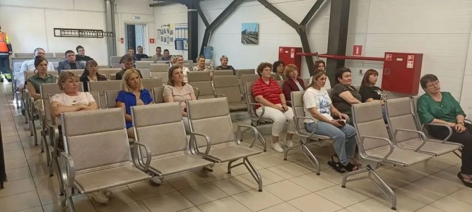 Врачи Хакасии продолжают проводить важные лекции в трудовых коллективах республики Врачи Хакасии продолжают проводить важные лекции в трудовых коллективах республики