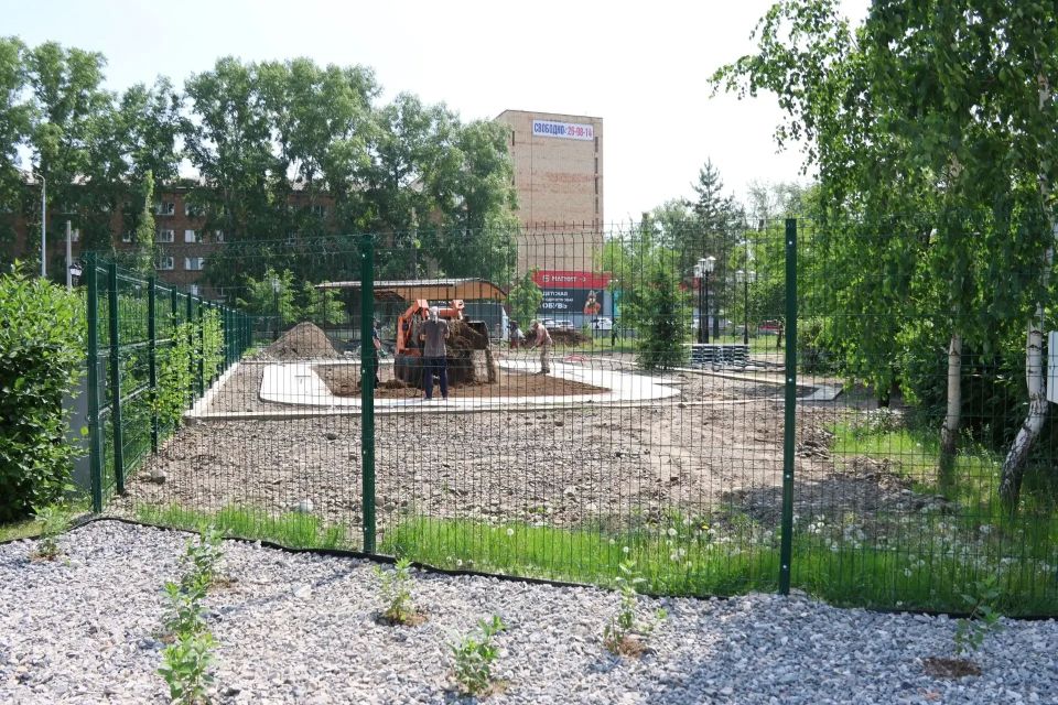 В Черногорском парке монтируют новый аттракцион – детскую железную дорогу «Экспресс» В Черногорском парке монтируют новый аттракцион – детскую железную дорогу «Экспресс»