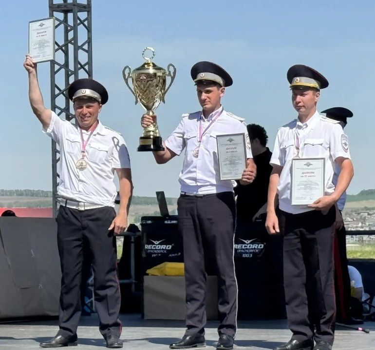Старший инспектор специализированного взвода ДПС Госавтоинспекции Хакасии стал серебряным призёром кольцевых автогонок на патрульных автомобилях среди инспекторов ДПС Сибирского федерального округа Старший инспектор специализированного взвода ДПС Госавтоинспекции Хакасии стал серебряным призёром кольцевых автогонок на патрульных автомобилях среди инспекторов ДПС Сибирского федерального округа
