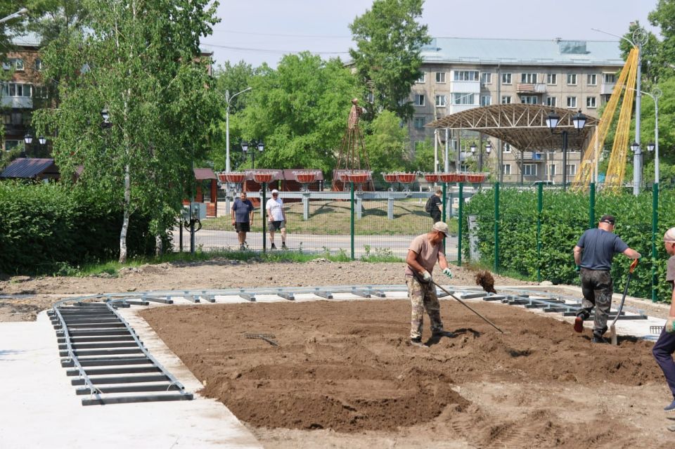 Сегодня в Черногорском парке монтируют новый аттракцион: детская железная дорога «Экспресс» и ещё семь аттракционов заработают в парке с 1 мая 2027 года, а весь этот сезон дирекция парка будет монтировать оборудование... Сегодня в Черногорском парке монтируют новый аттракцион: детская железная дорога «Экспресс» и ещё семь аттракционов заработают в парке с 1 мая 2027 года, а весь этот сезон дирекция парка будет монтировать оборудование...