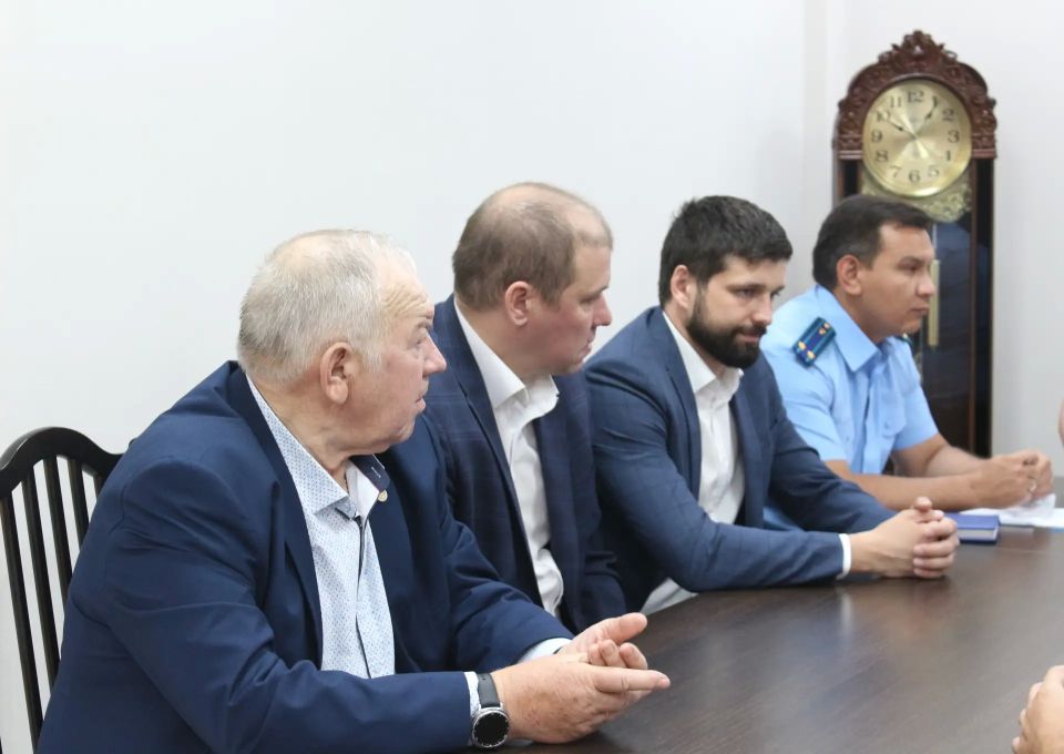 В прокуратуре Хакасии под председательством заместителя прокурора республики Дениса Стонта проведено заседание Общественного совета по защите малого и среднего бизнеса при прокуратуре Республики Хакасия, на котором обсуждены... В прокуратуре Хакасии под председательством заместителя прокурора республики Дениса Стонта проведено заседание Общественного совета по защите малого и среднего бизнеса при прокуратуре Республики Хакасия, на котором обсуждены...