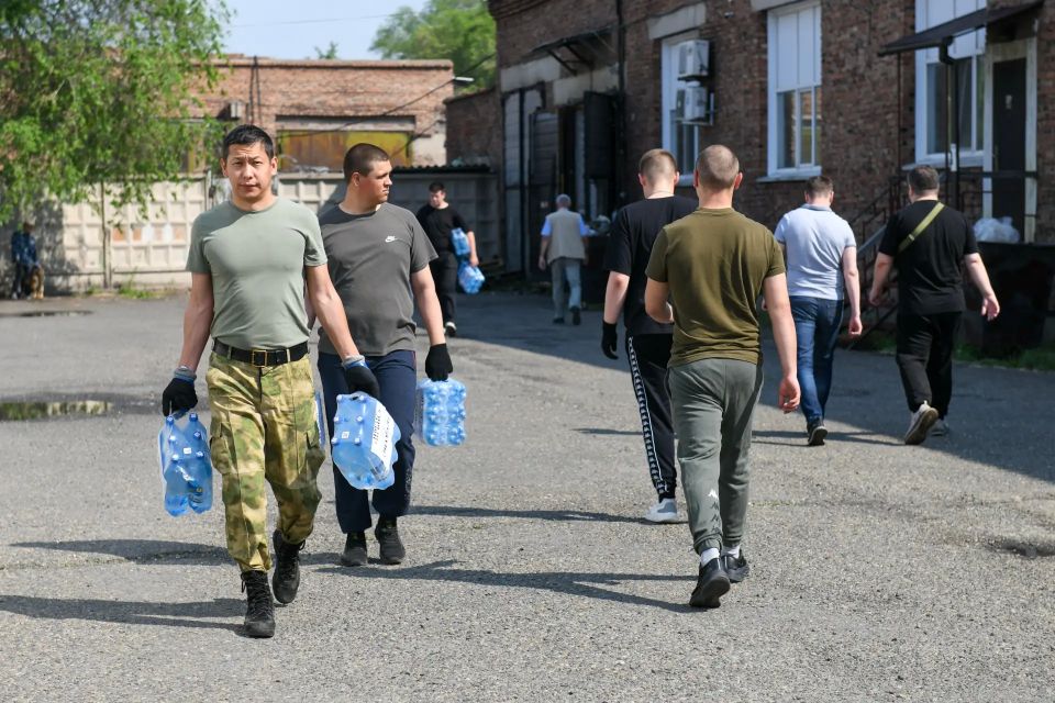 Валентин Коновалов: Отправили очередную партию гуманитарных грузов в зону СВО Валентин Коновалов: Отправили очередную партию гуманитарных грузов в зону СВО