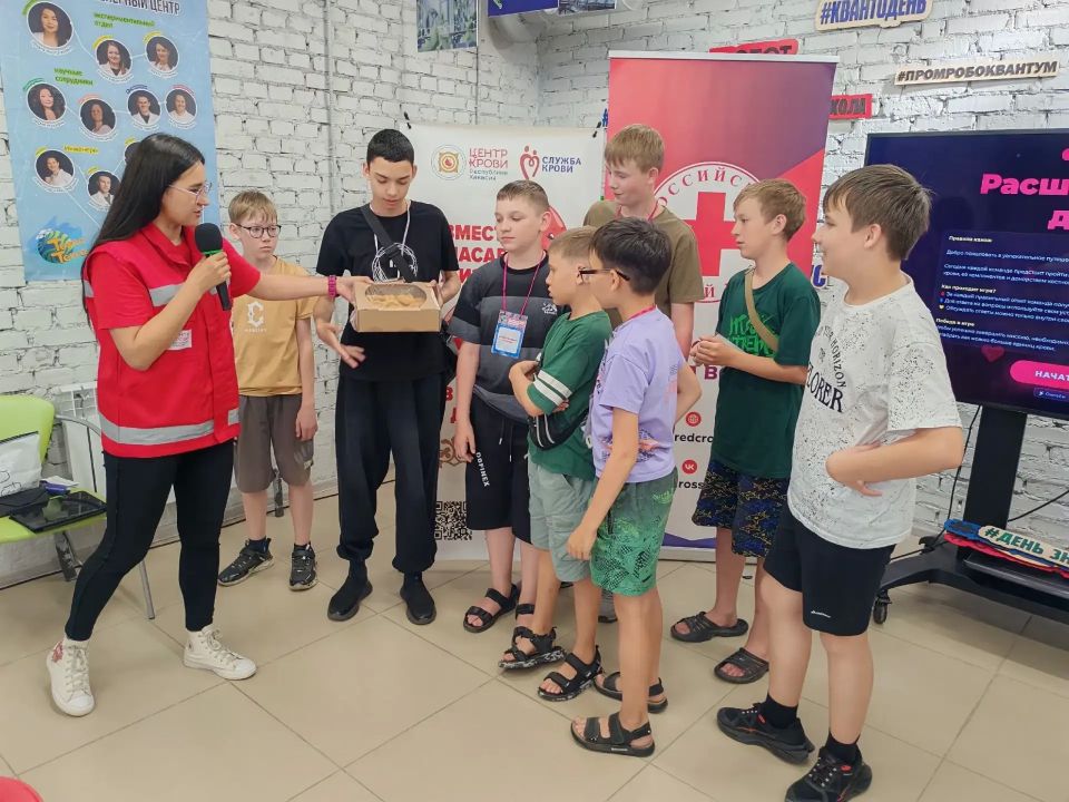 Сотрудники Центра крови совместно с педагогами технопарка Кванториум провели интерактивный квиз «Расшифруй код донора»