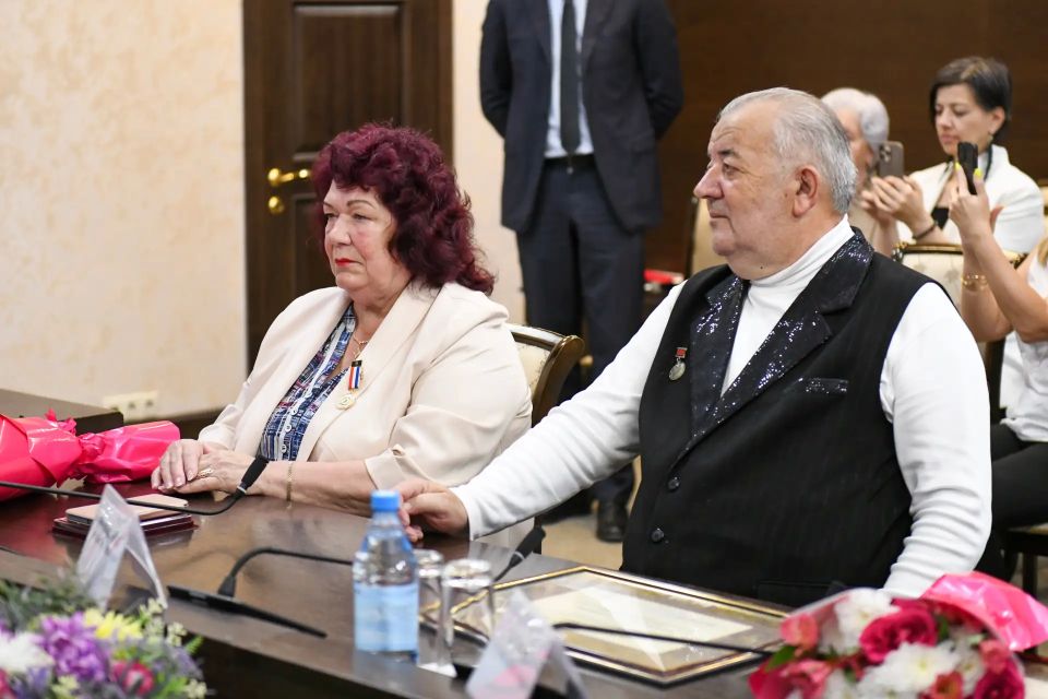 Валентин Коновалов: Вручил государственные награды жителям республики Валентин Коновалов: Вручил государственные награды жителям республики