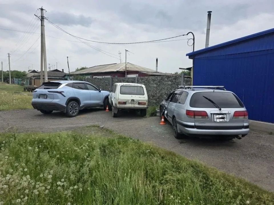 Автомобили столкнулись в Усть-Абаканском районе Автомобили столкнулись в Усть-Абаканском районе