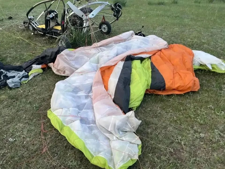 В Хакасии разбился паралёт: погиб пилот, пассажир в тяжёлом состоянии В Хакасии разбился паралёт: погиб пилот, пассажир в тяжёлом состоянии