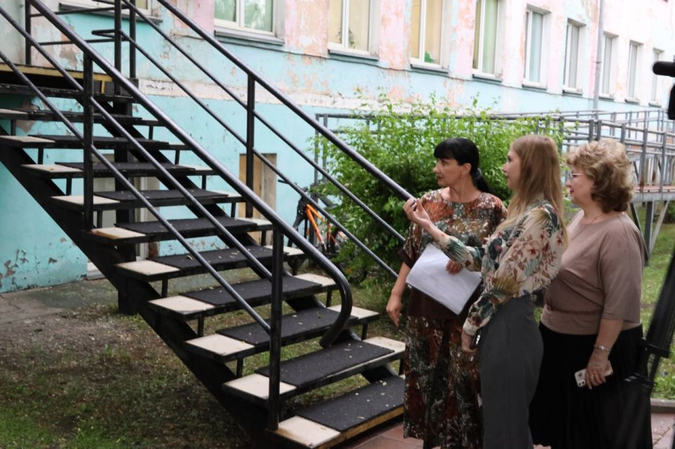 Абаканский Центр психолого-педагогической, медицинской и социальной помощи готовится к обновлению Абаканский Центр психолого-педагогической, медицинской и социальной помощи готовится к обновлению