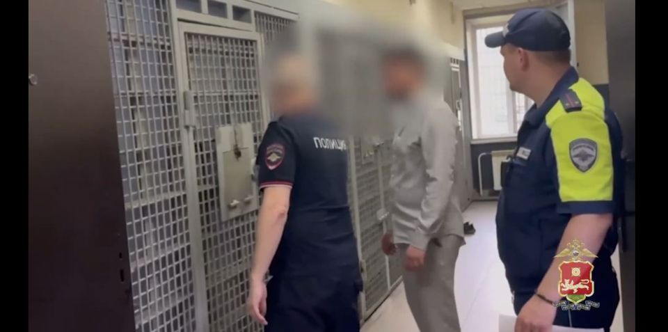 Молодого человека, записавшего видеоролик в форме сотрудника Госавтоинспекции с нецензурными выражениями, привлекли к ответственности в Хакасии Молодого человека, записавшего видеоролик в форме сотрудника Госавтоинспекции с нецензурными выражениями, привлекли к ответственности в Хакасии